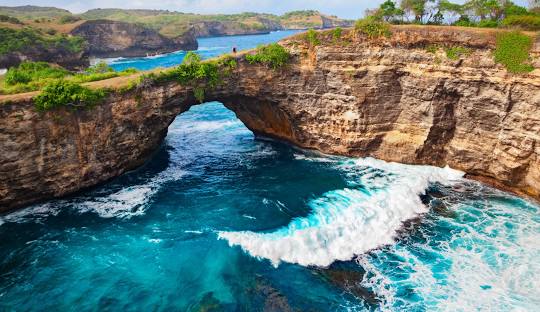 Mengapa Nusa Penida Menjadi Destinasi Terpopuler di Bali? Ini 5 Alasannya!